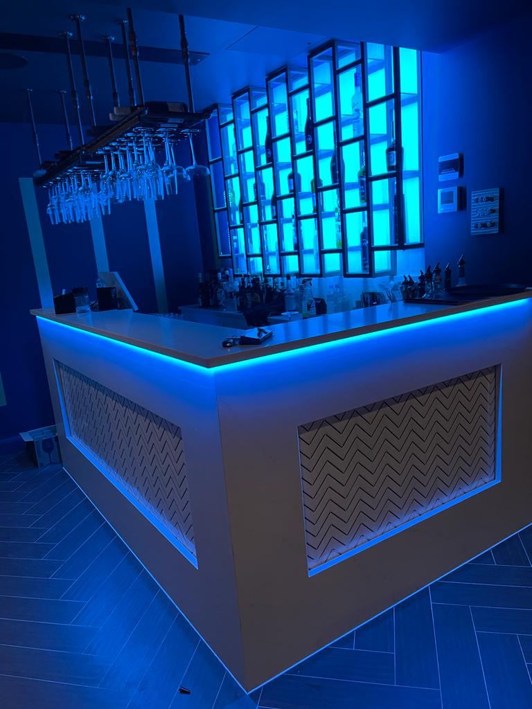 G Lounge: backlit bar with suspended glassware racks