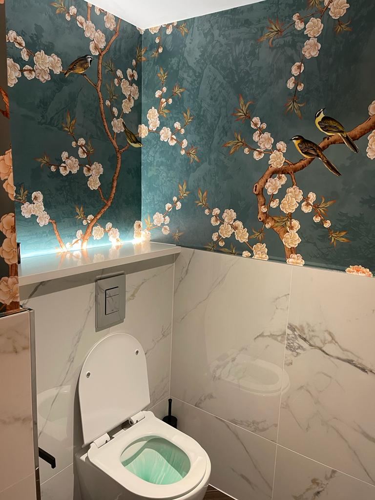 G Lounge: WC finished with hand-painted blossom wallpaper
