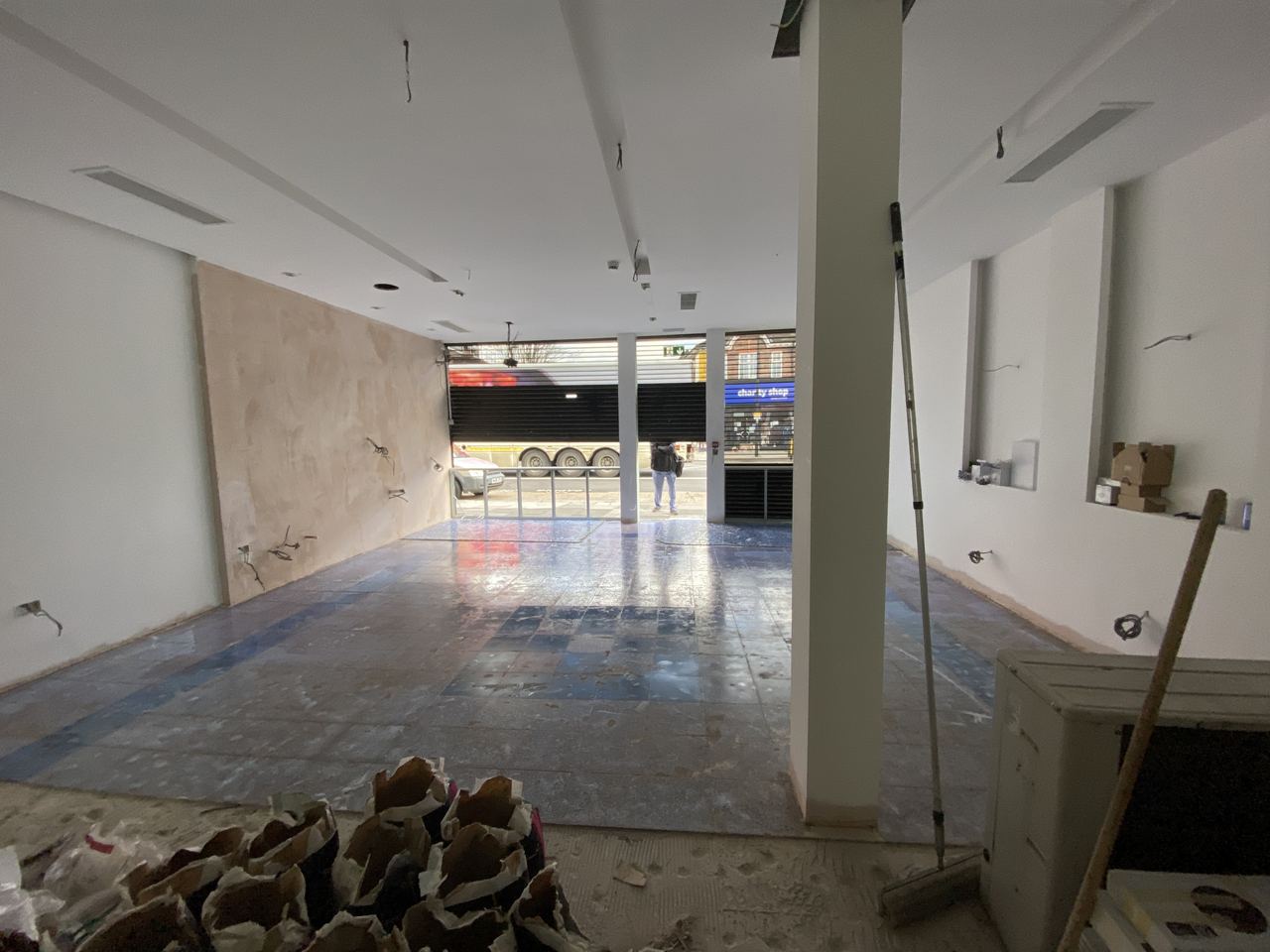 Gusto D'Italia: bare shell, floor broken out