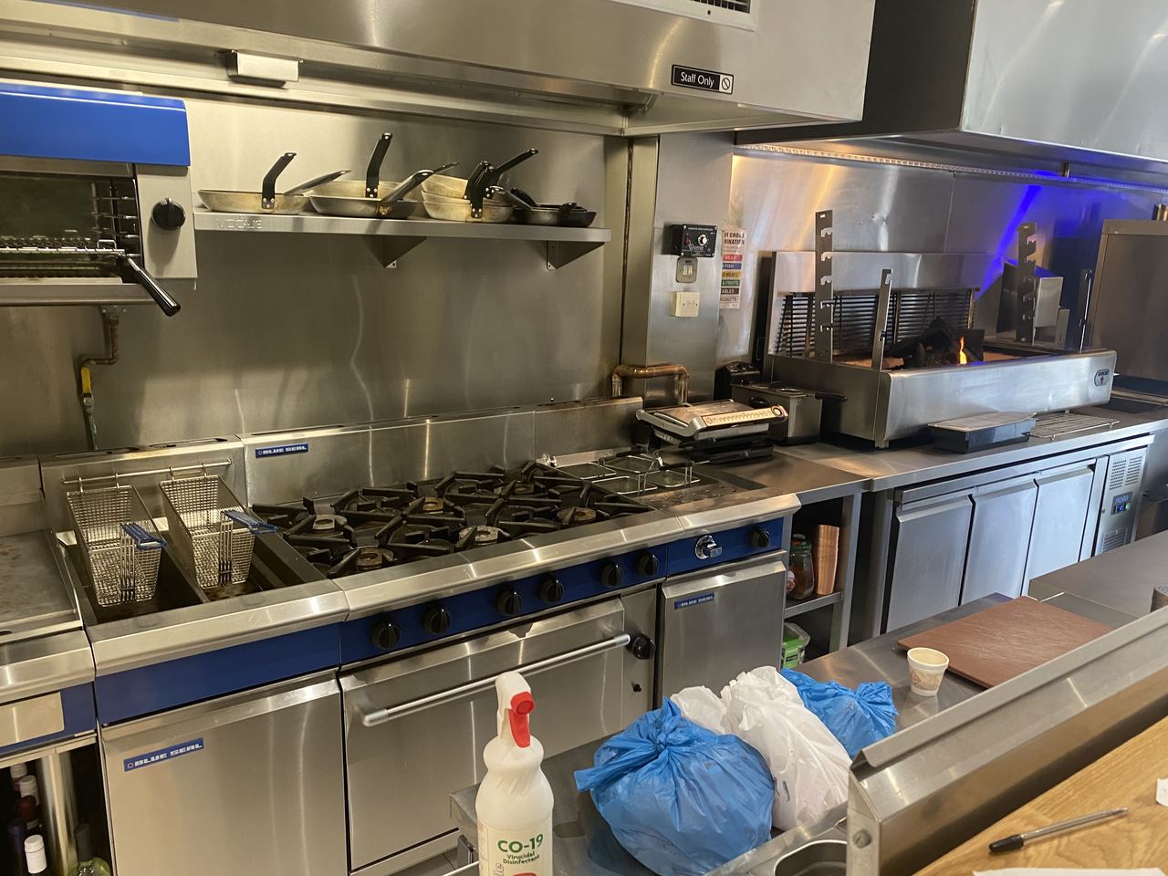 Milano Pizzeria: commercial kitchen line in service
